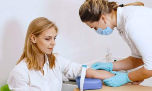 ¿Cómo trabajar en Francia como enfermera? Guía completa 2025.